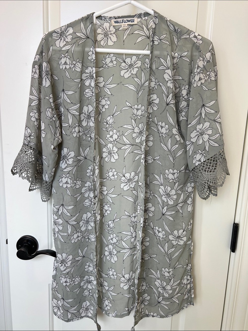 Wallflower Sage Green Gray Floral Lace-Trim Kimono Robe small - medium
